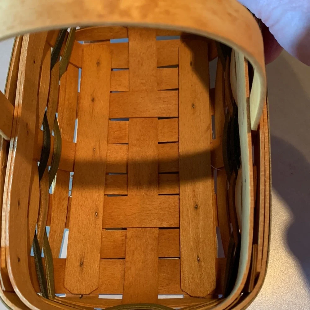 Longaberger 2001 BEE Basket with protector and liner